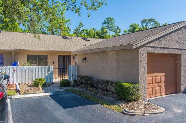 3135 CHARTER CLUB DR #G, Tarpon Springs, FL 34688