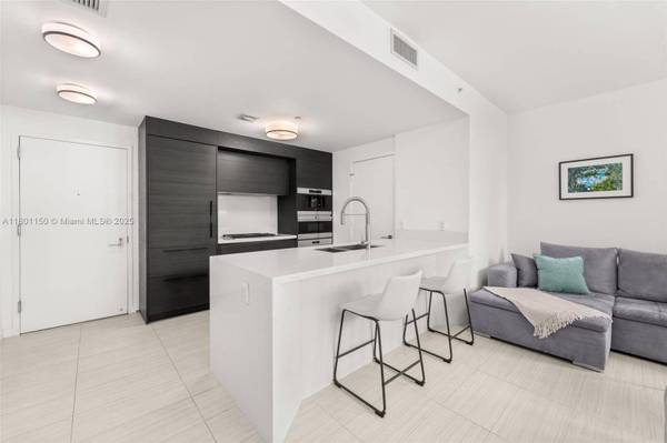 1 Collins Ave #108, Miami Beach, FL 33139
