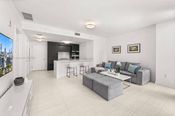 1 Collins Ave #108, Miami Beach, FL 33139