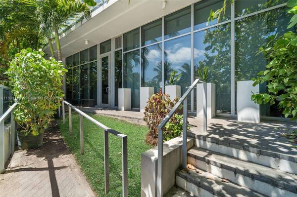 1 Collins Ave #108, Miami Beach, FL 33139