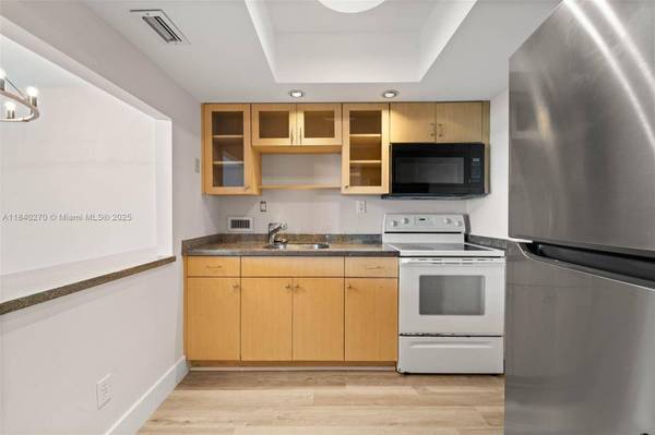 5401 Collins Ave #629, Miami Beach, FL 33140