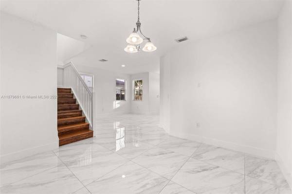 7848 NW 108th Ct, Doral, FL 33178