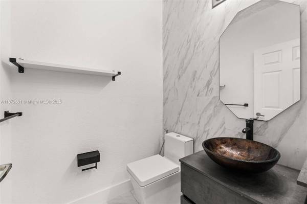 7848 NW 108th Ct, Doral, FL 33178