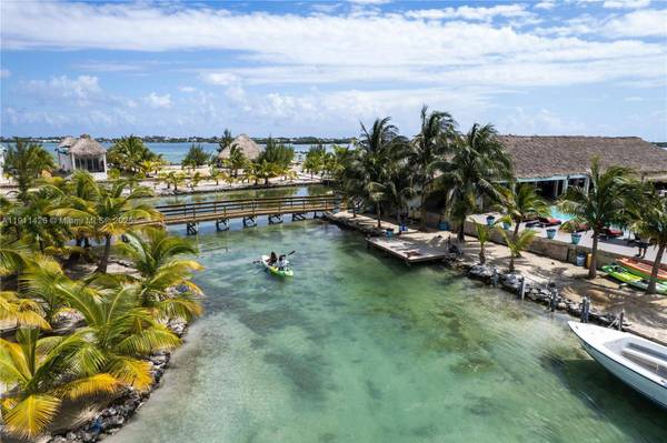 1 West Ambergris Caye,