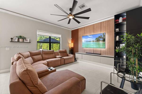 15450 NW 88th Ave, Miami Lakes, FL 33018