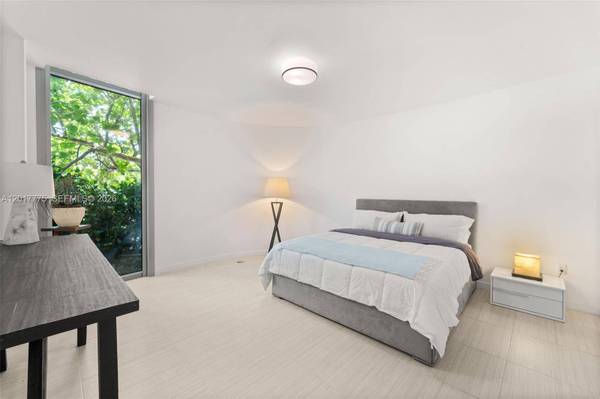 1 Collins Ave #108, Miami Beach, FL 33139