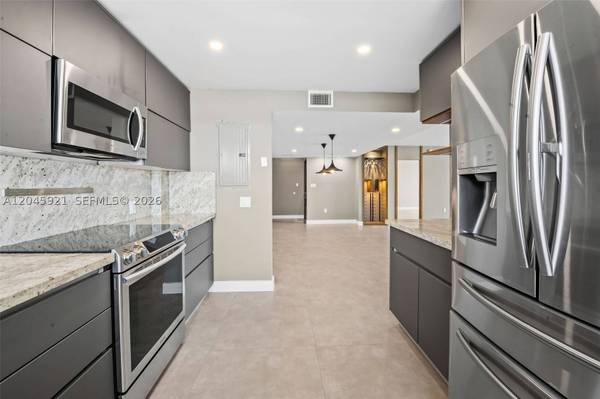 2801 NE 183rd St #1801W, Aventura, FL 33160