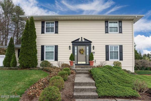 2528 N HILLS DR, Williamsport, PA 17701