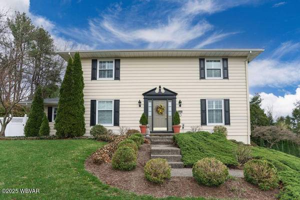 2528 N HILLS DR, Williamsport, PA 17701
