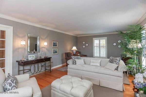 2528 N HILLS DR, Williamsport, PA 17701