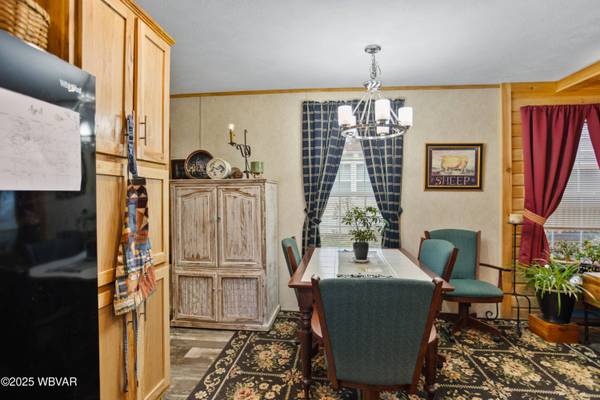 24 PIN OAK LN, Troy, PA 16947