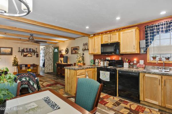 24 PIN OAK LN, Troy, PA 16947