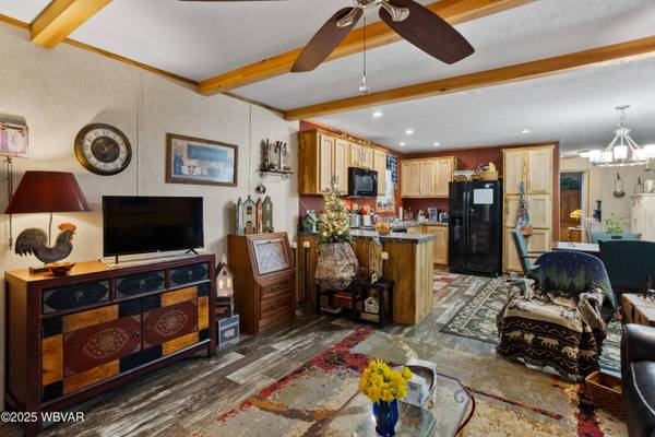 24 PIN OAK LN, Troy, PA 16947