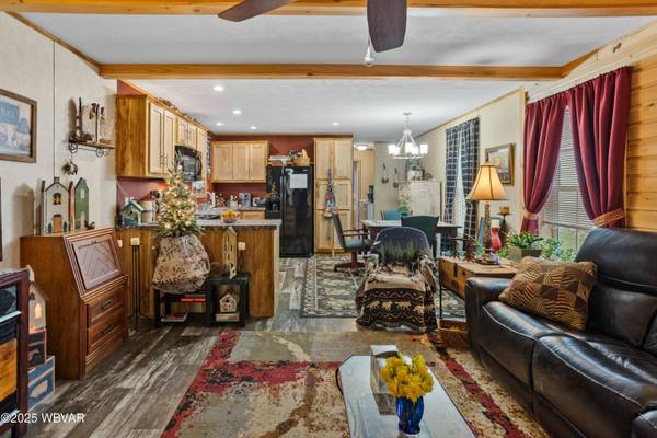 24 PIN OAK LN, Troy, PA 16947