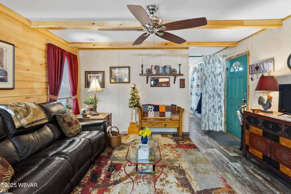 24 PIN OAK LN, Troy, PA 16947