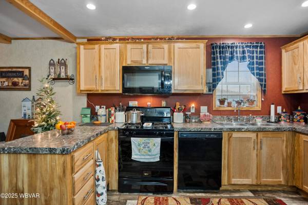 24 PIN OAK LN, Troy, PA 16947