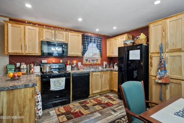 24 PIN OAK LN, Troy, PA 16947