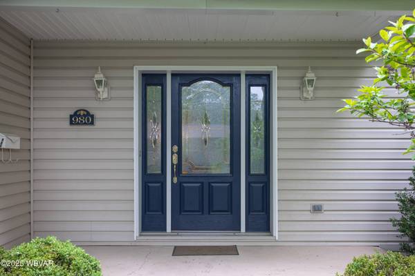 980 CANTERBURY RD, Williamsport, PA 17701