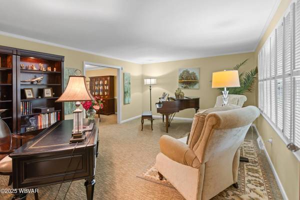 980 CANTERBURY RD, Williamsport, PA 17701