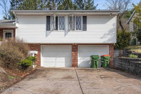 2523 WALDMAN DR, Williamsport, PA 17701