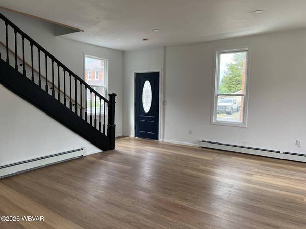 27 N MARKET ST, Muncy, PA 17756