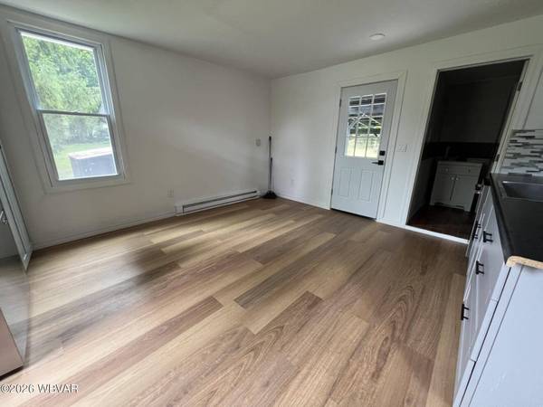 27 N MARKET ST, Muncy, PA 17756