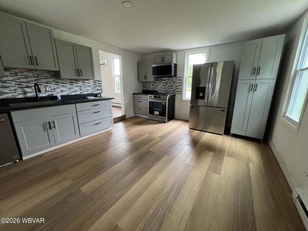 27 N MARKET ST, Muncy, PA 17756