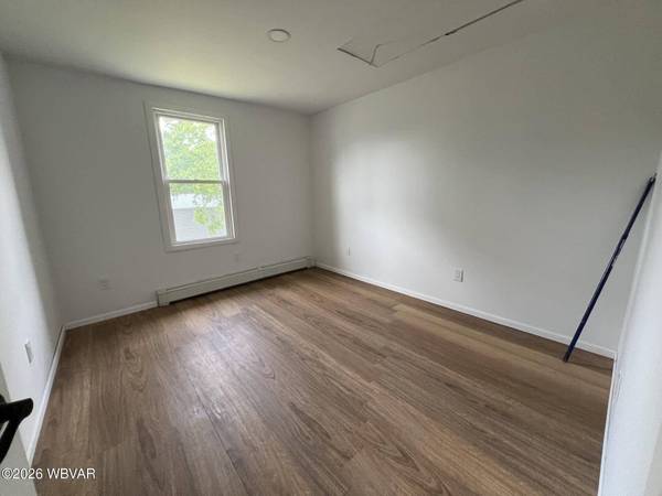27 N MARKET ST, Muncy, PA 17756