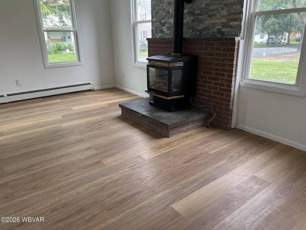 27 N MARKET ST, Muncy, PA 17756