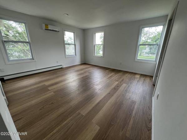 27 N MARKET ST, Muncy, PA 17756