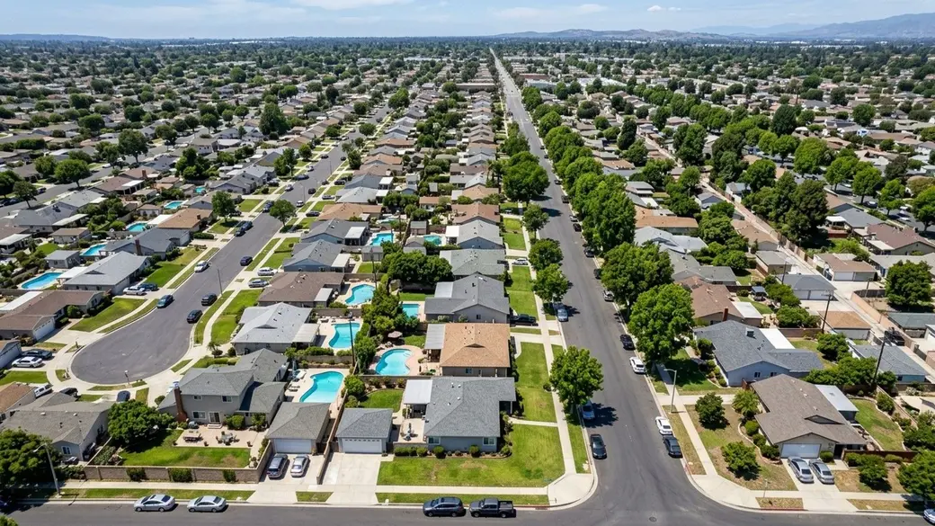 What to Expect When Buying a Home in Estates, Lakewood, CA
