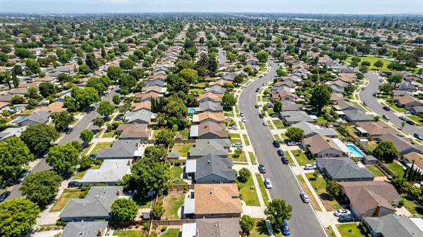 Job Market in Lakewood, CA: 2026 Employment and Salary Trends