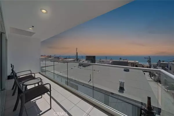 210 El Porto ST, Manhattan Beach, CA 90266