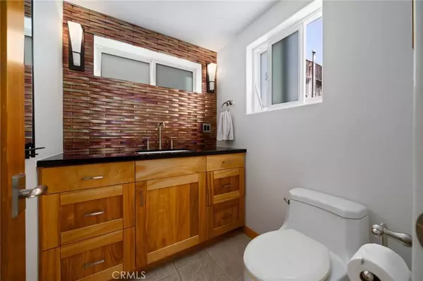 210 El Porto ST, Manhattan Beach, CA 90266