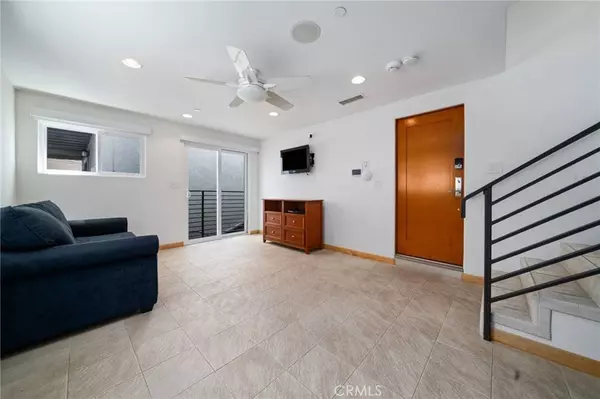 210 El Porto ST, Manhattan Beach, CA 90266