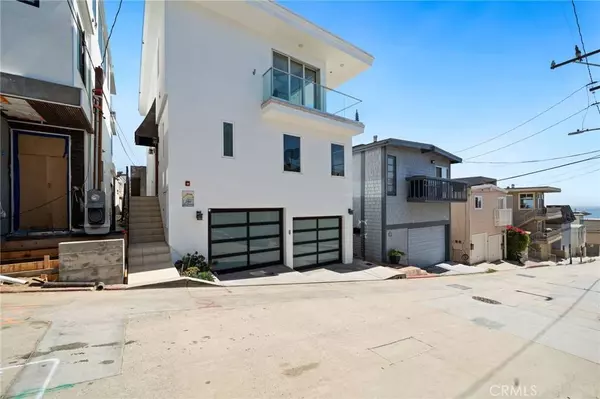 210 El Porto ST, Manhattan Beach, CA 90266