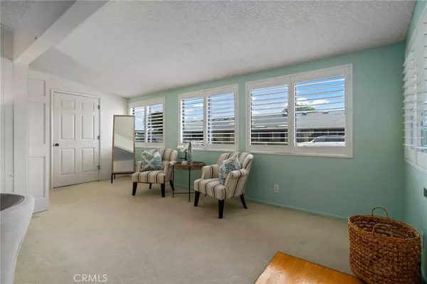 1670 Interlachen RD #43J, Seal Beach, CA 90740