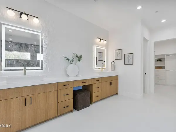 East Roadrunner Road, Paradise Valley, AZ 85253