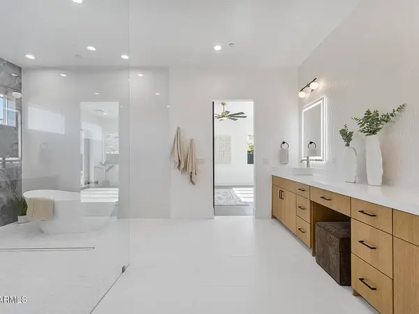 East Roadrunner Road, Paradise Valley, AZ 85253