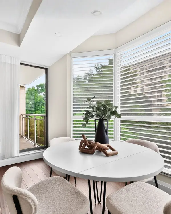2511 Lakeshore Road West #407, Oakville, ON L6L 6L9