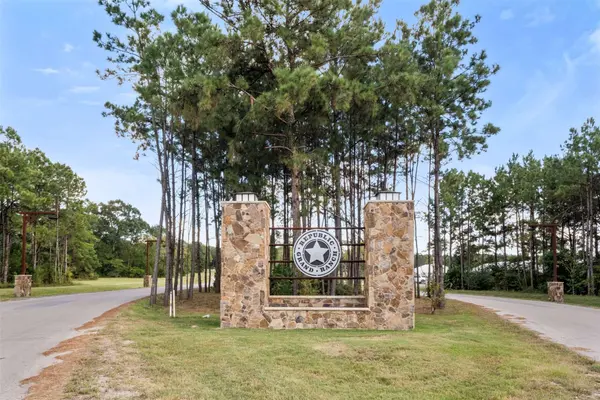 15896 Ridge Oak RD, Willis, TX 77378