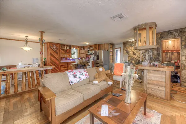 123 HILLTOP, Onalaska, TX 77360
