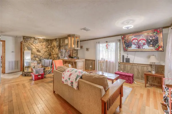 123 HILLTOP, Onalaska, TX 77360