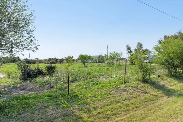 123 Janacek, Rockport, TX 78382