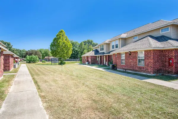 1203 Lovett #1255, Tomball, TX 77375