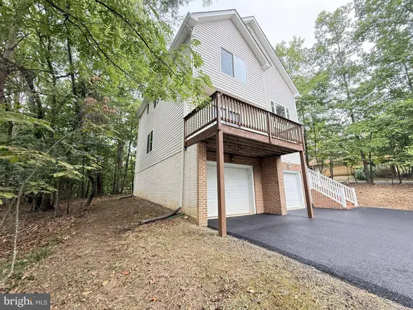 1234 LAKEVIEW DR, Cross Junction, VA 22625