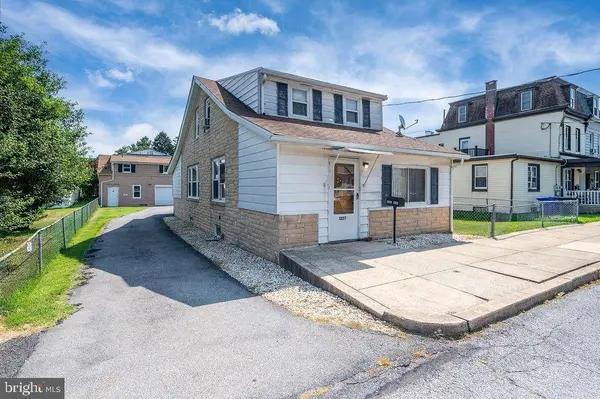 1237 CARBON ST, Reading, PA 19601