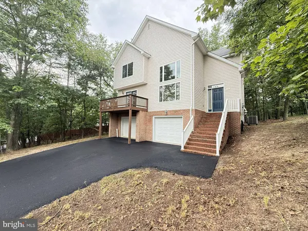 1234 LAKEVIEW DR, Cross Junction, VA 22625