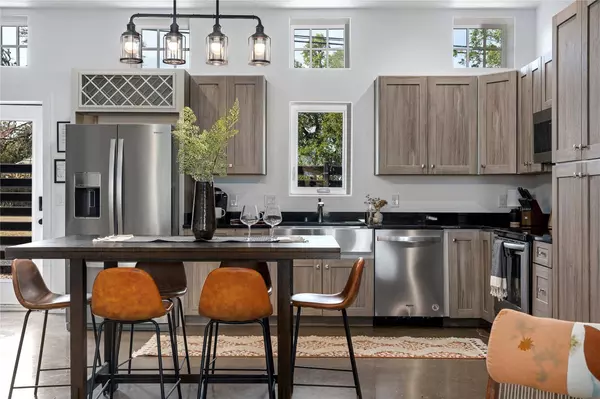 849 W Live Oak ST, Fredericksburg, TX 78624