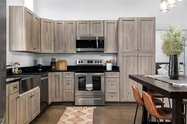 849 W Live Oak ST, Fredericksburg, TX 78624